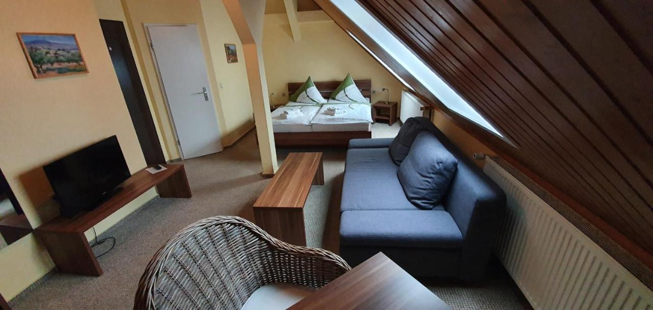 Restaurant & Hotel Olive Greifswald Bagian luar foto