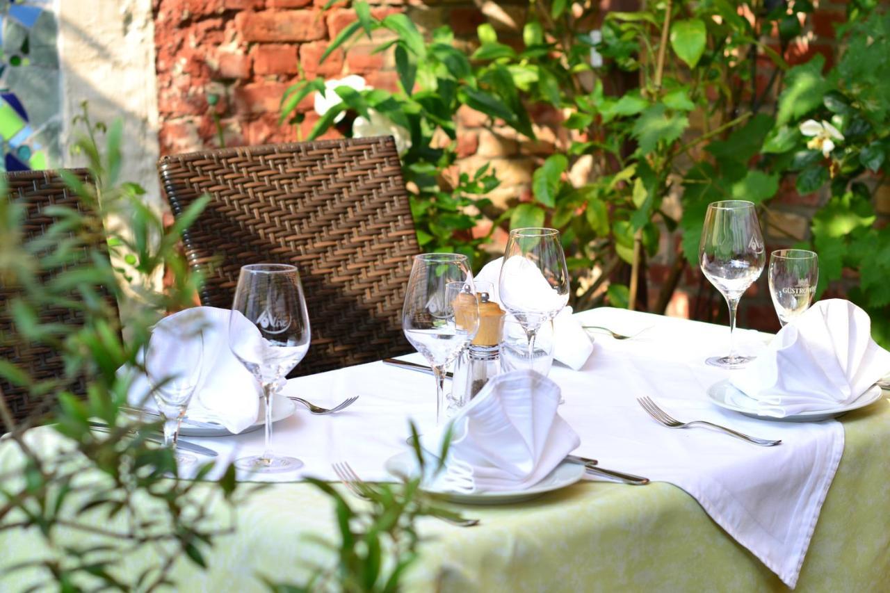 Restaurant & Hotel Olive Greifswald Bagian luar foto